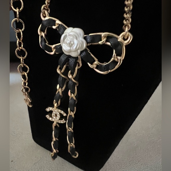 🔥Rare🔥Chain CC Bow Necklace Black Lambskin/Gold - Picture 6 of 11